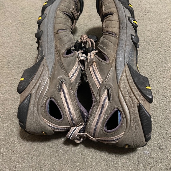 Keen Men’s Arroyo Closed Toe Waterproof Hiking Sandal - Picture 7 of 7